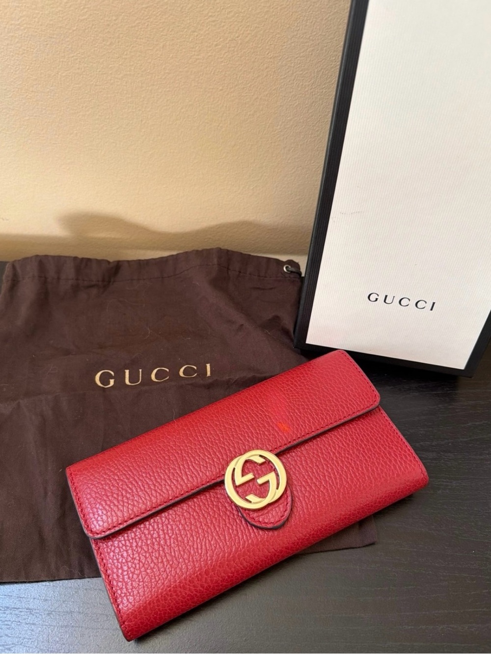 AUTHENTIC Gucci PEBBLE RED Interlocking G Continental Wallet-EUC